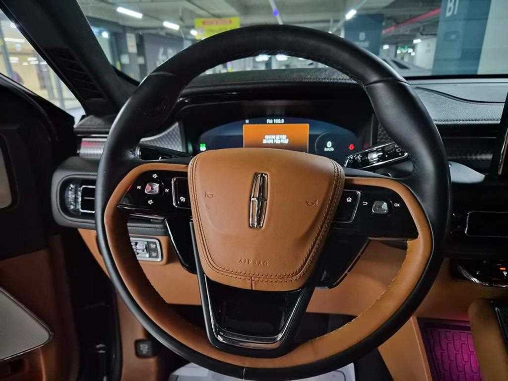 Lincoln Aviator - Vista 8