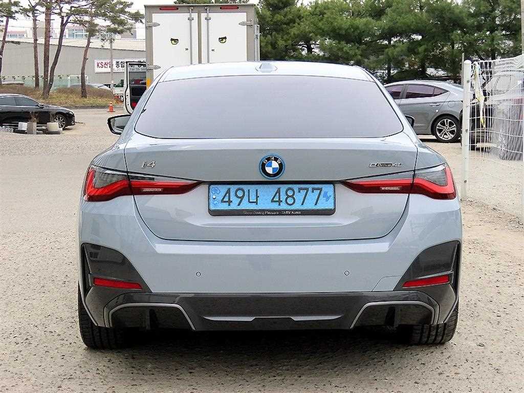 BMW i4 - Vista 4