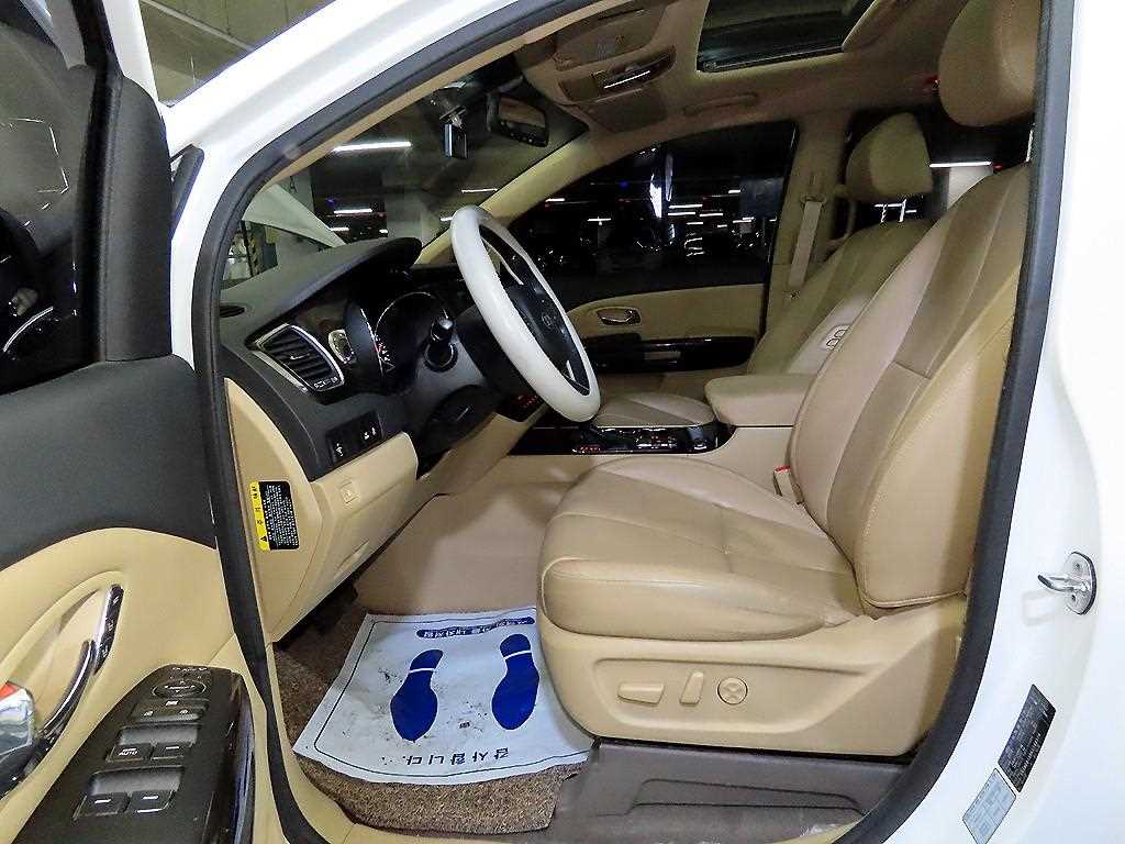 KIA Carnival - Vista 6