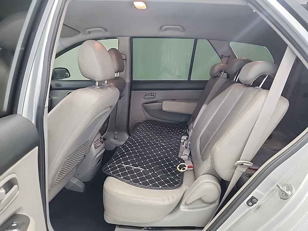 KIA Carens - Vista 12