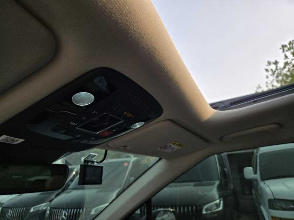 KIA Carnival - Vista 5