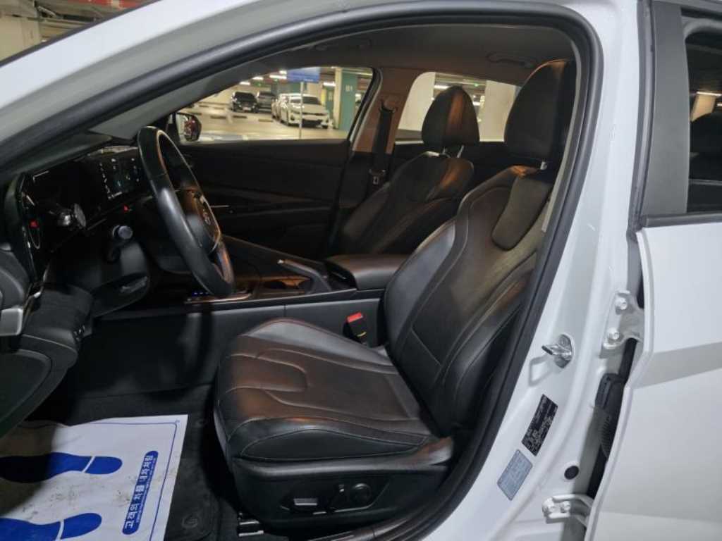 HYUNDAI Avante - Vista 7