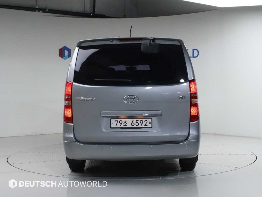 HYUNDAI Starex - Vista 3