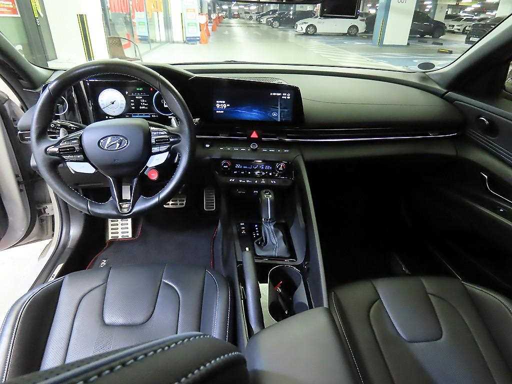 HYUNDAI Avante - Vista 10