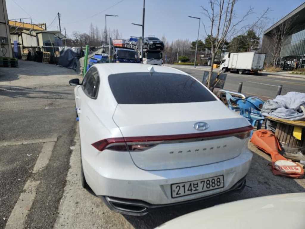 HYUNDAI Grandeur - Vista 4