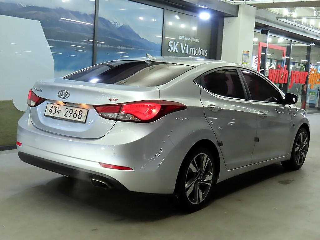 HYUNDAI Avante - Vista 4