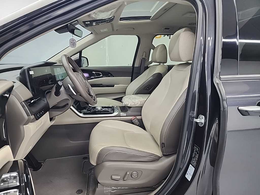 KIA Carnival - Vista 11