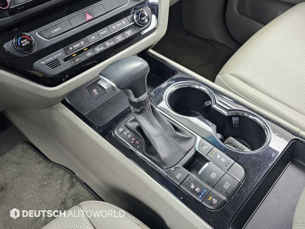 KIA Carnival - Vista 9