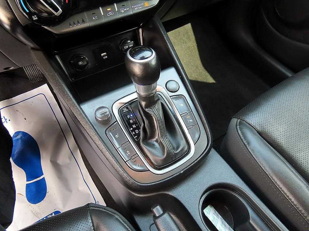 HYUNDAI Kona - Vista 10