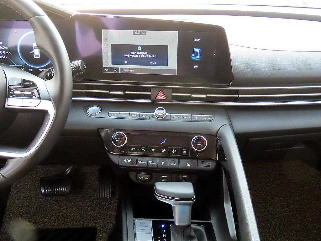 HYUNDAI Avante - Vista 10