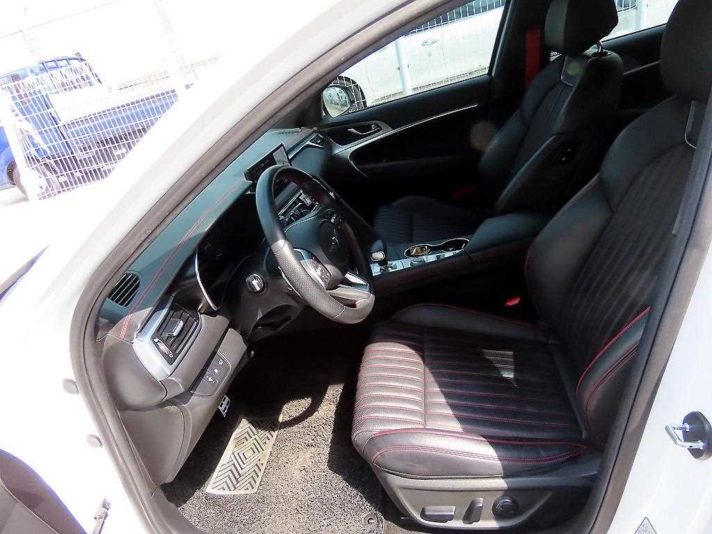 Genesis G70 - Vista 5