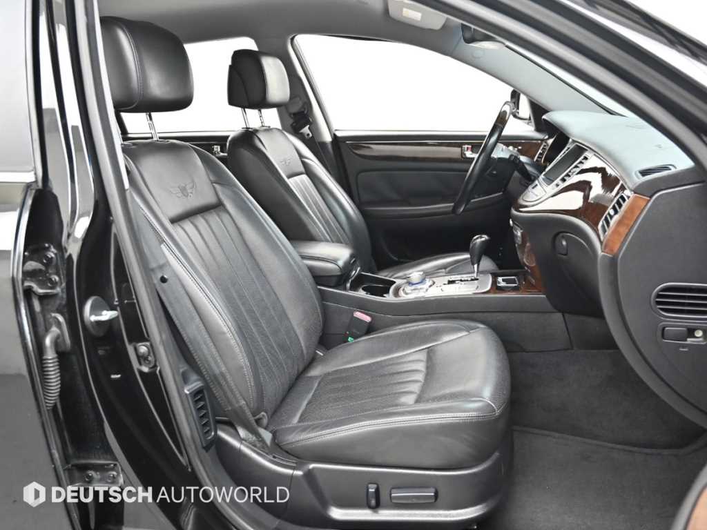 HYUNDAI Genesis - Vista 10