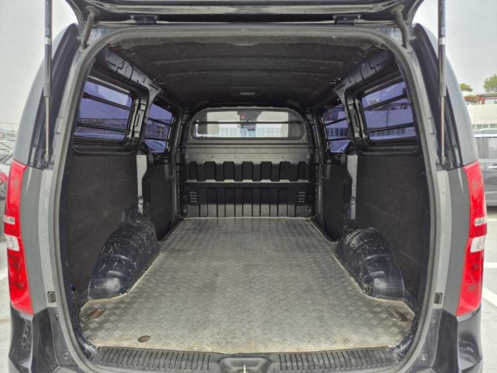 HYUNDAI Starex - Vista 5