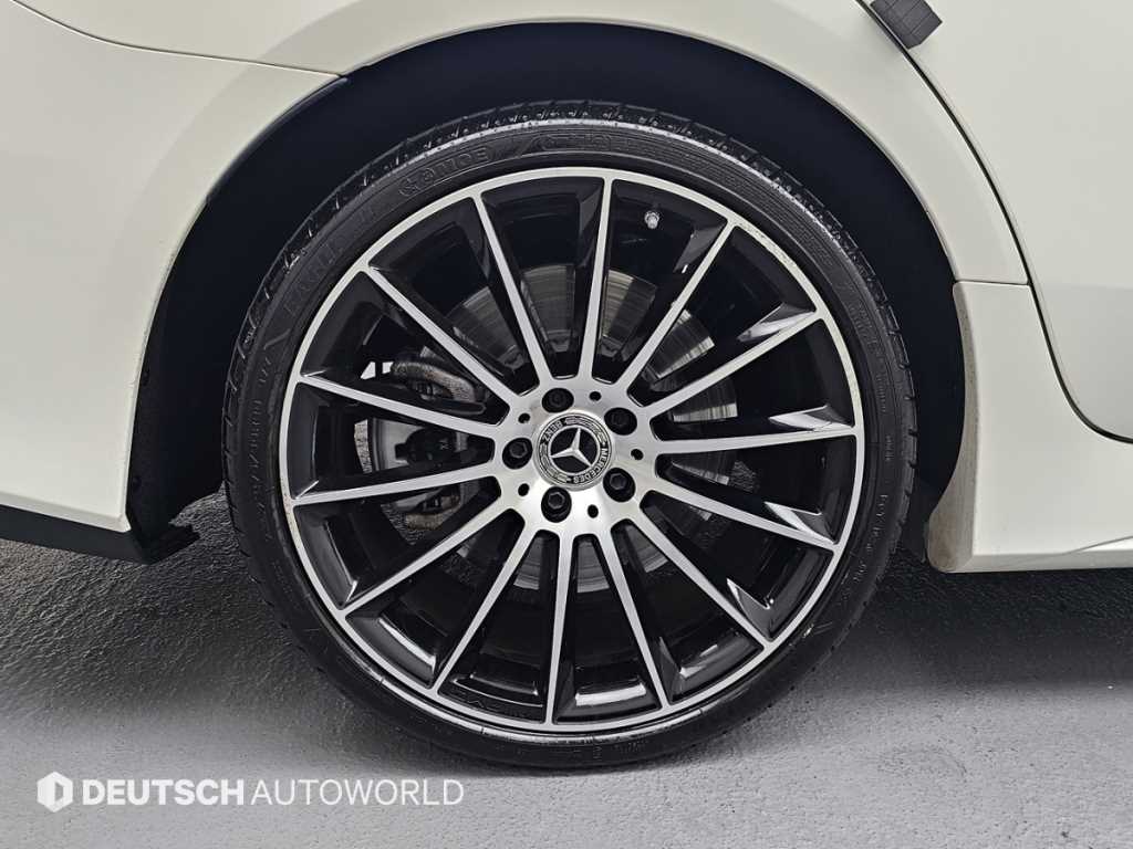 Mercedes Benz CLS Class - Vista 5