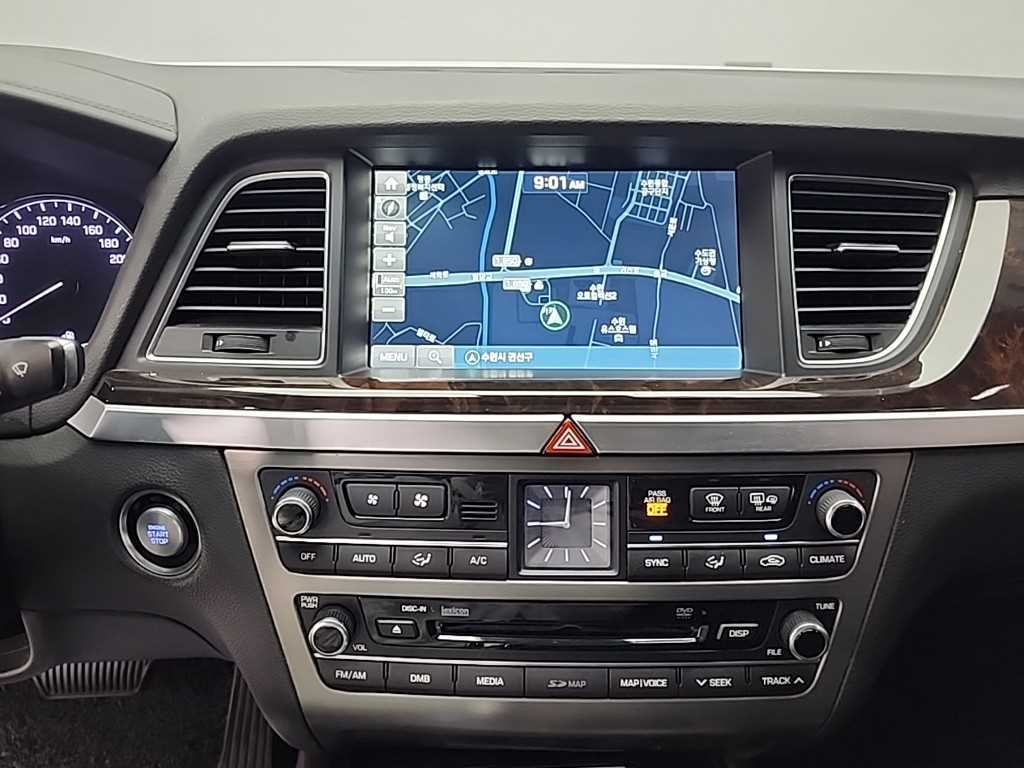 HYUNDAI Genesis - Vista 11