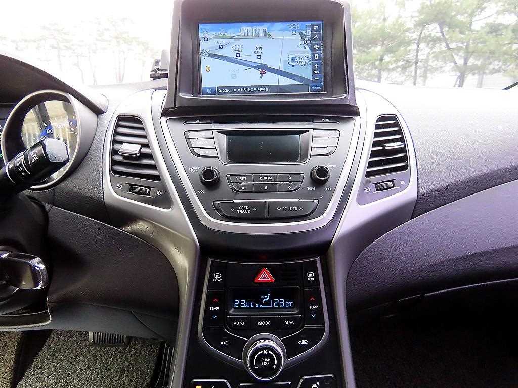 HYUNDAI Avante 2015 Gris - Importación desde Corea - HF Imports Iquique - Foto 14