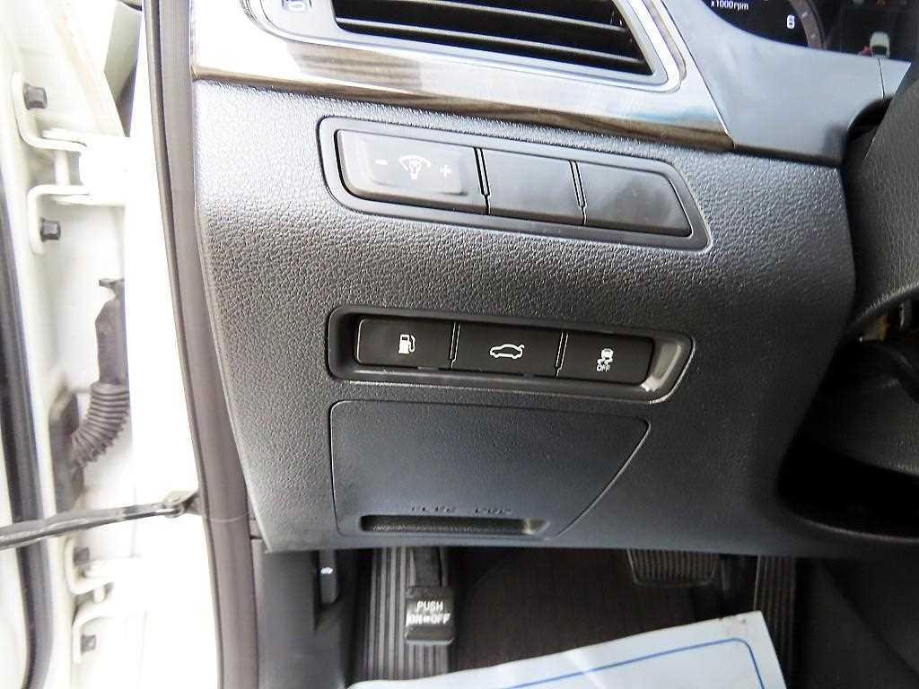 HYUNDAI Sonata - Vista 12