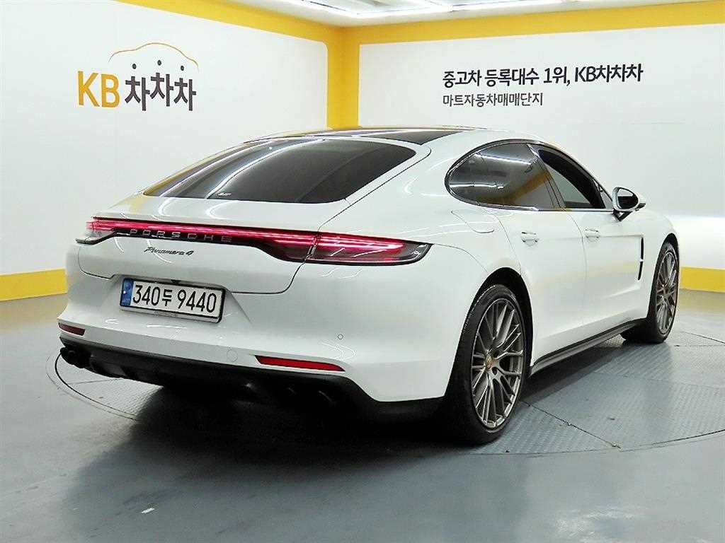 Porsche Panamera - Vista 4