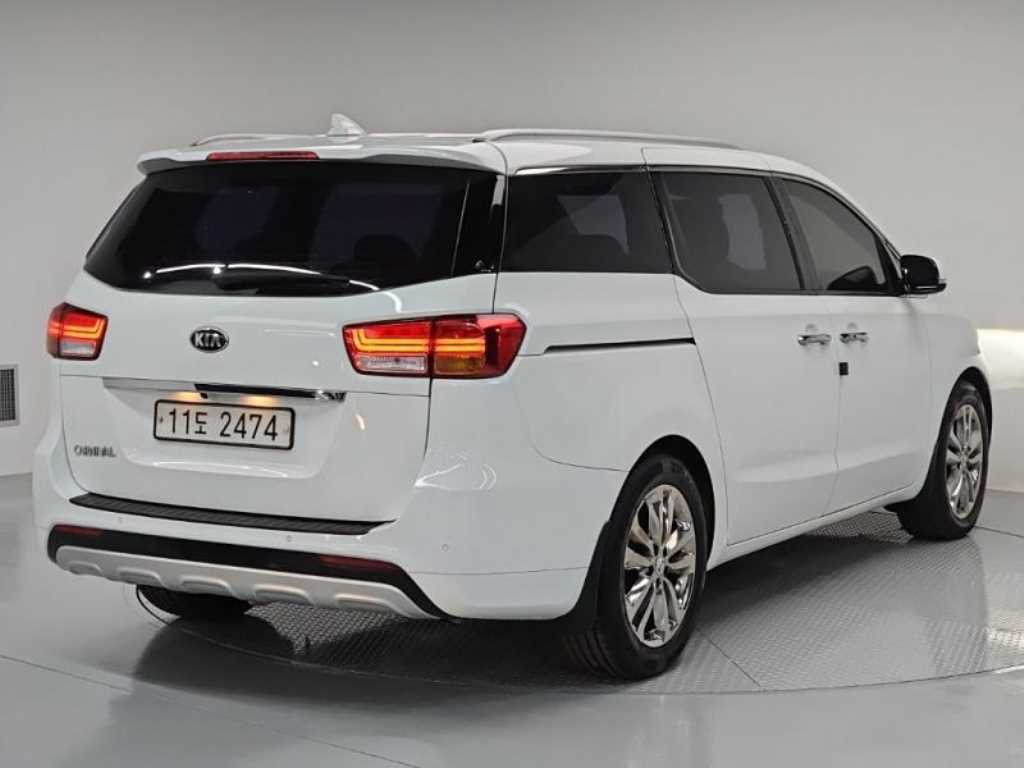 KIA Carnival - Vista 4