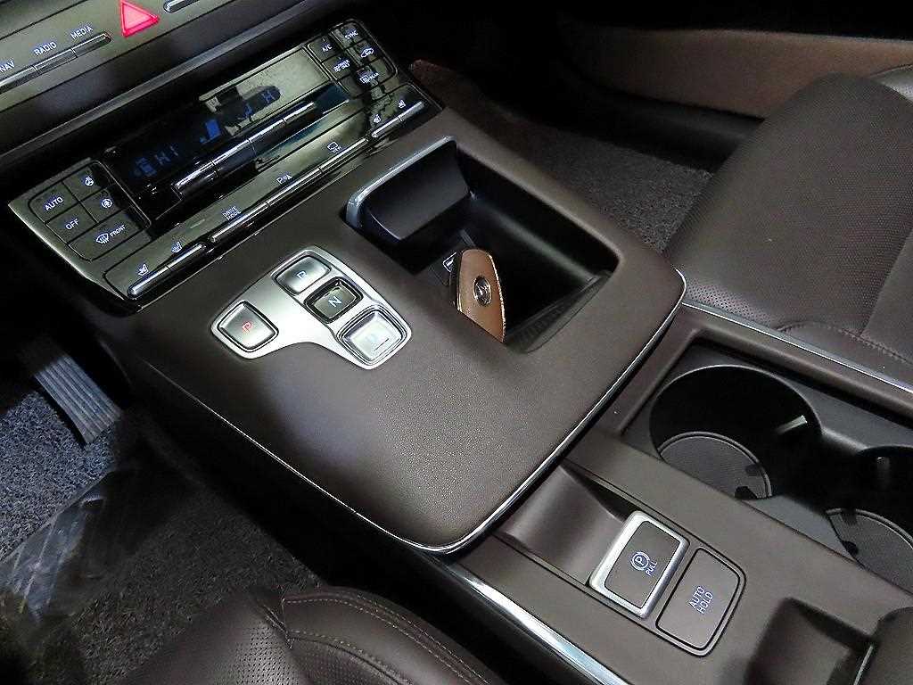 HYUNDAI Grandeur - Vista 12