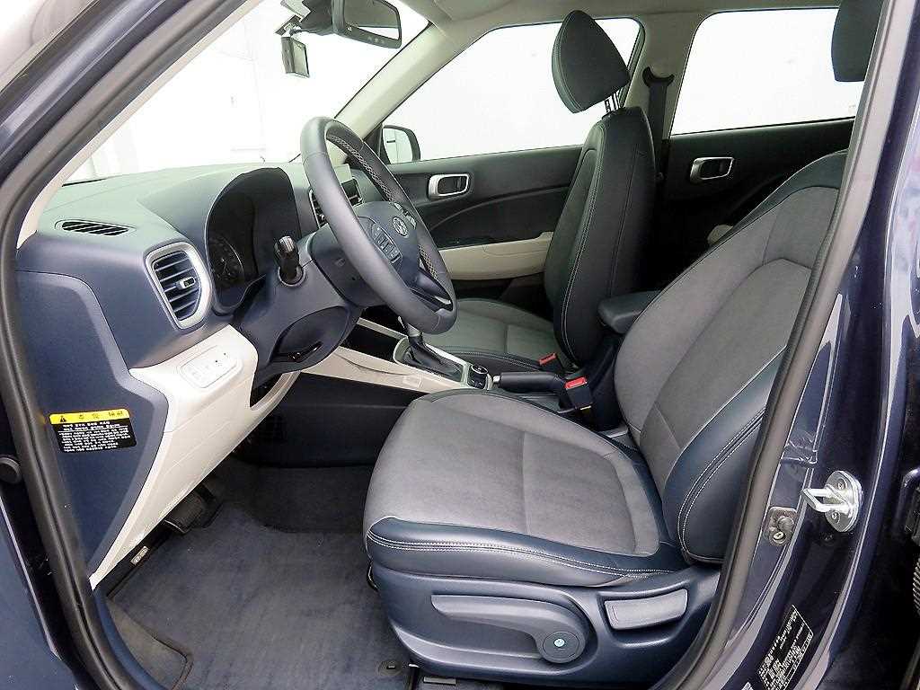 HYUNDAI Venue - Vista 6