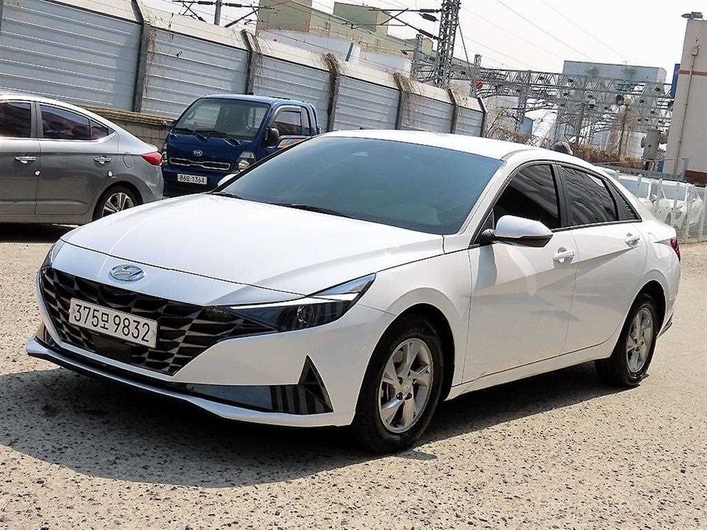 HYUNDAI Avante - Vista 2