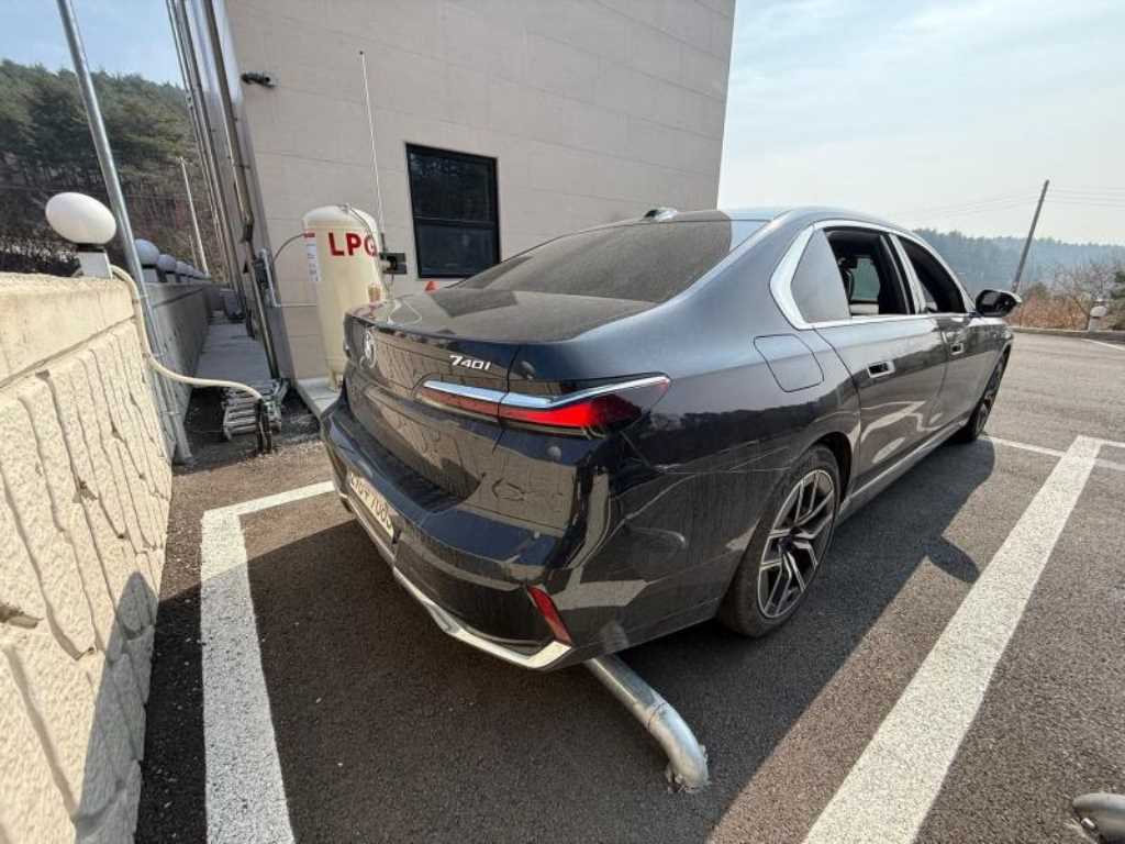 BMW 7 Series - Vista 5