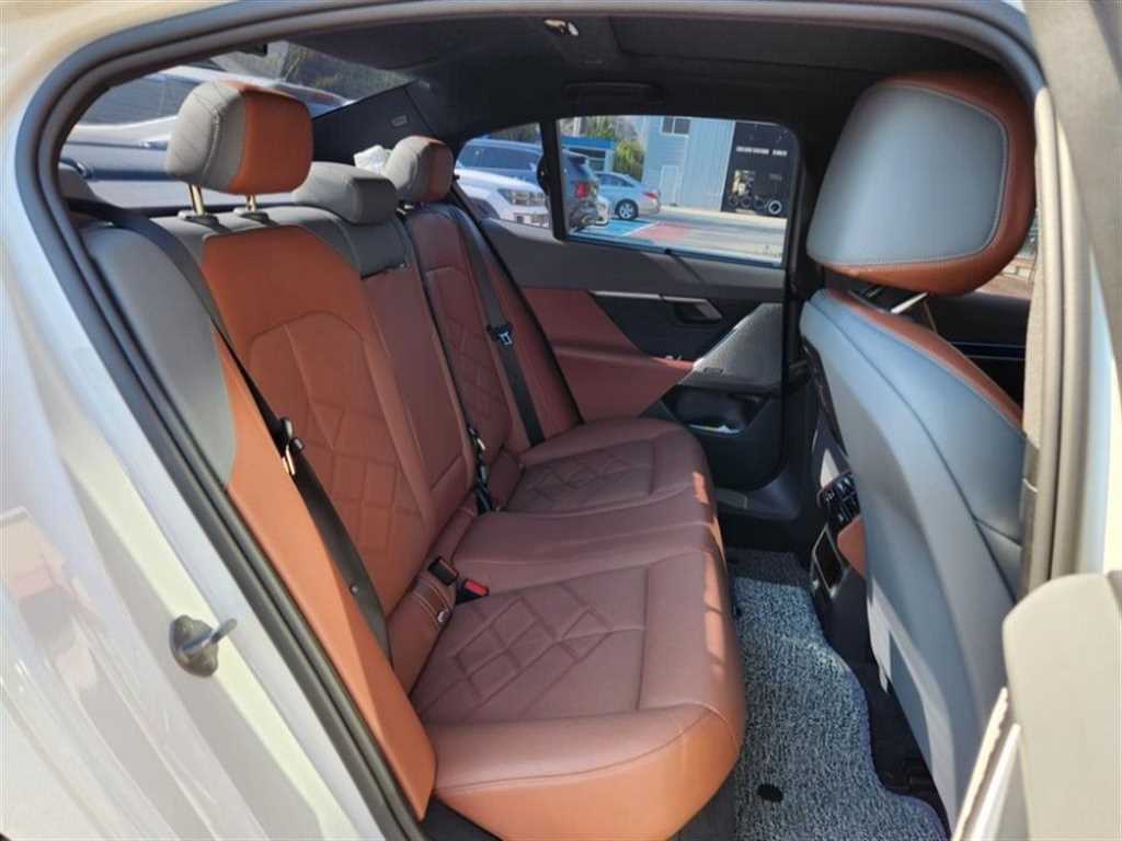 BMW 5 Series - Vista 5