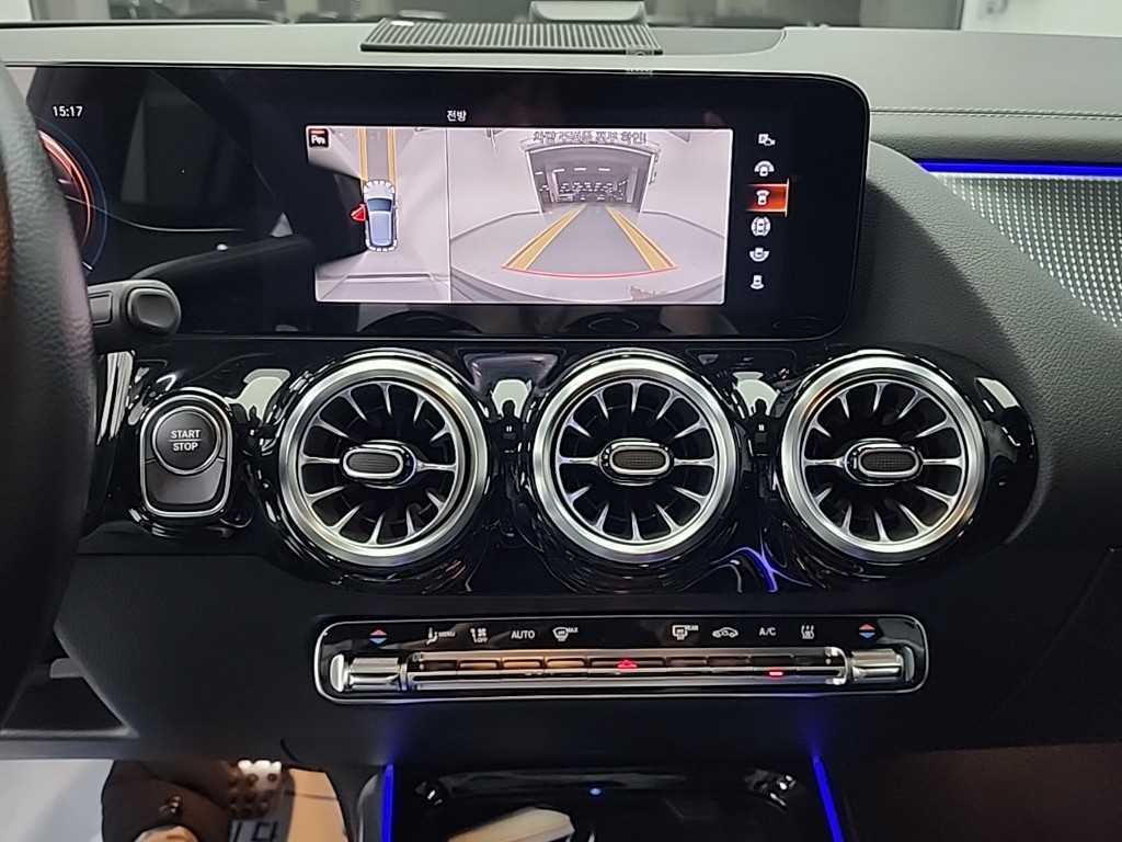 Mercedes Benz EQA - Vista 11