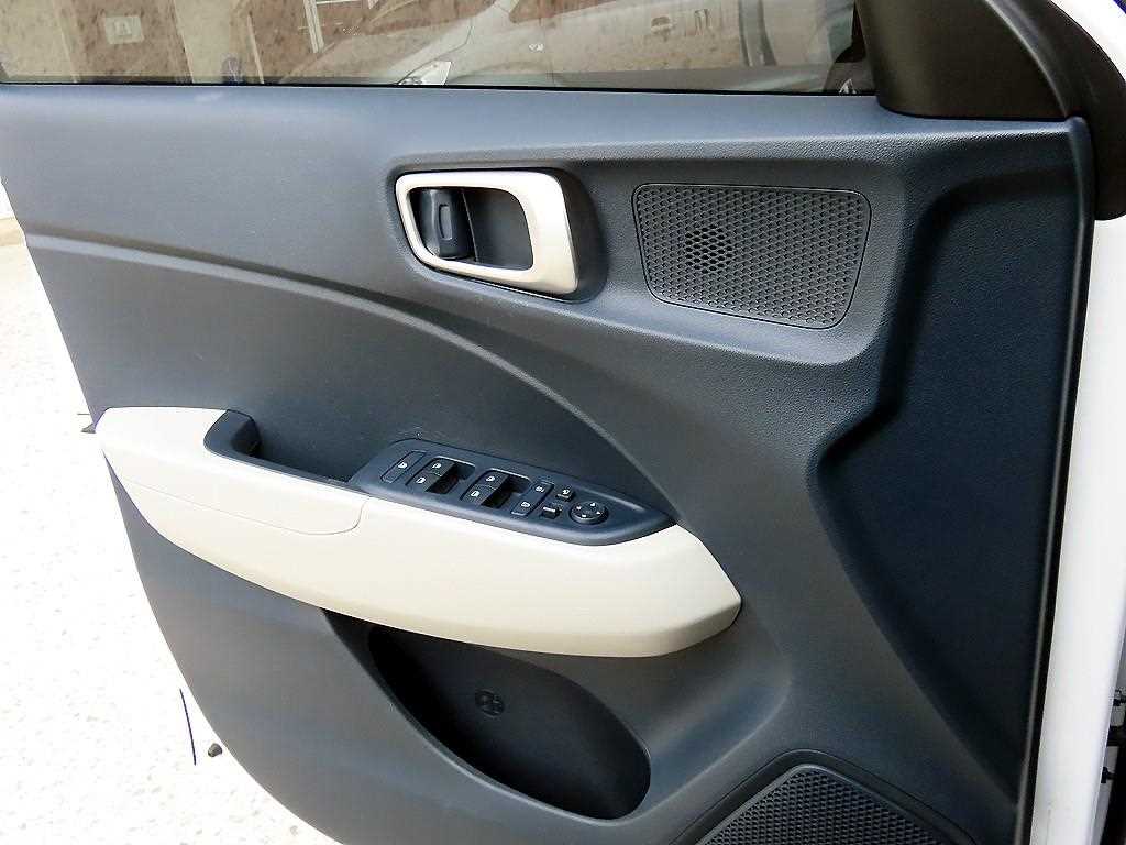 HYUNDAI Venue - Vista 11