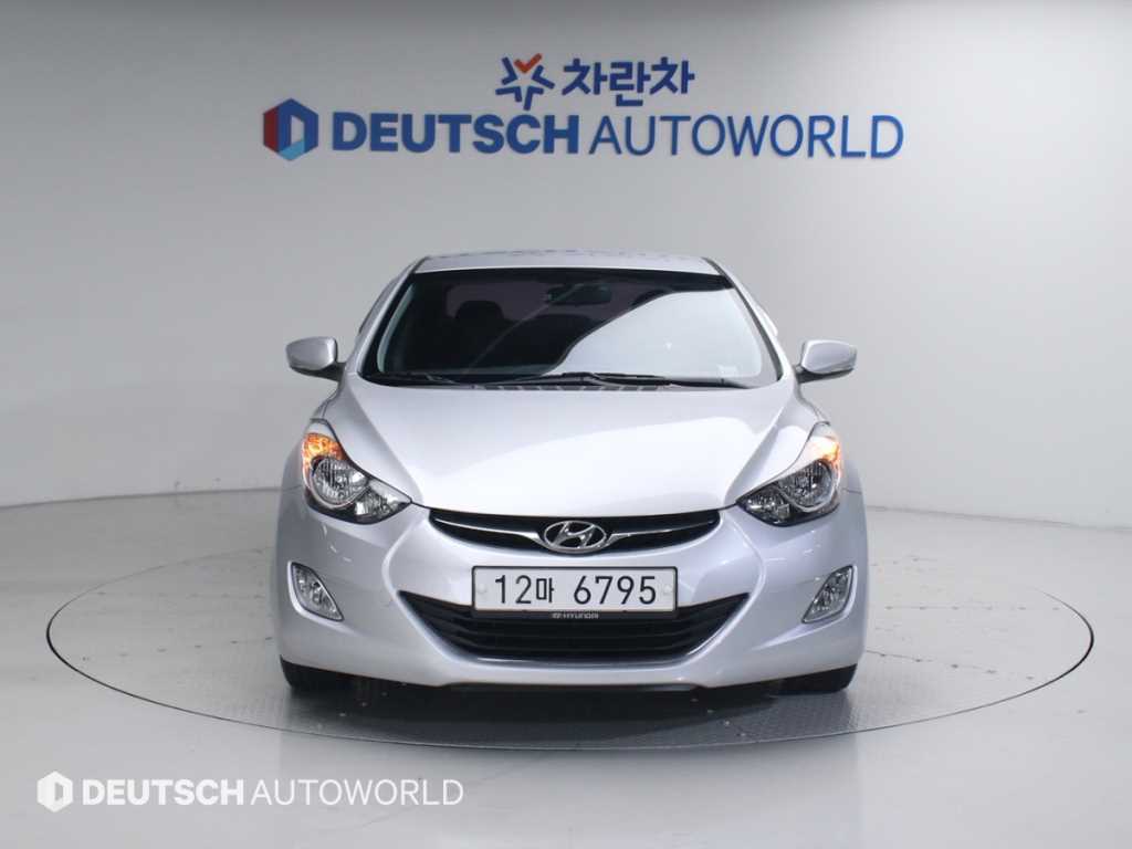 HYUNDAI Avante - Vista 3