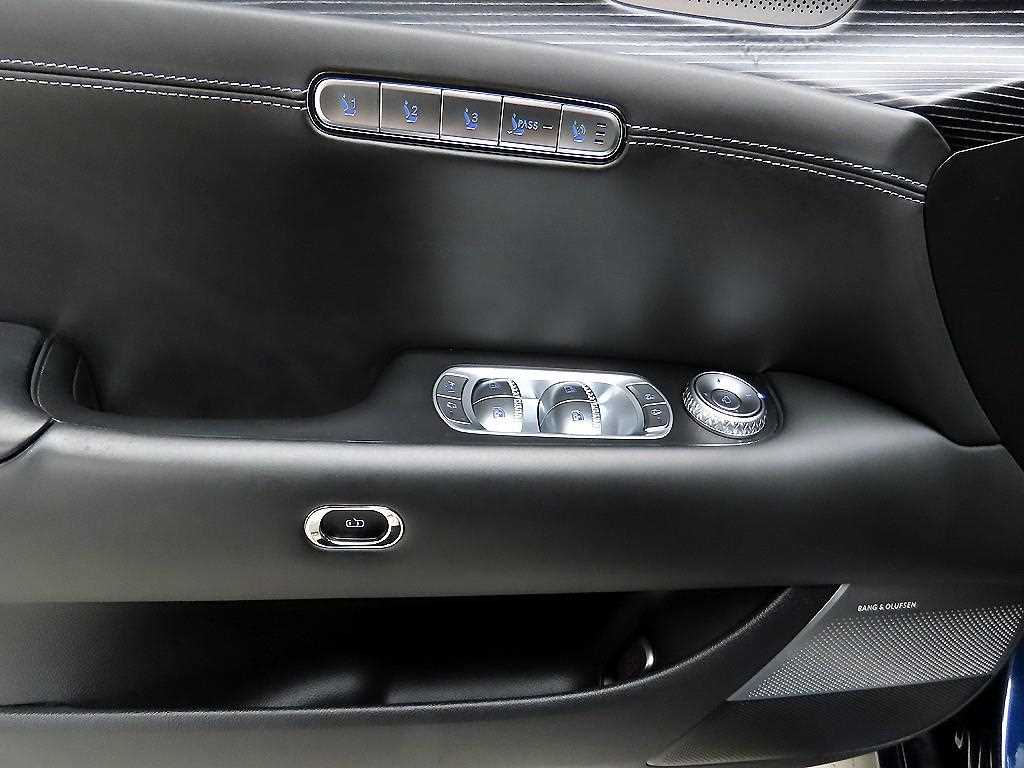 Genesis G90 - Vista 11