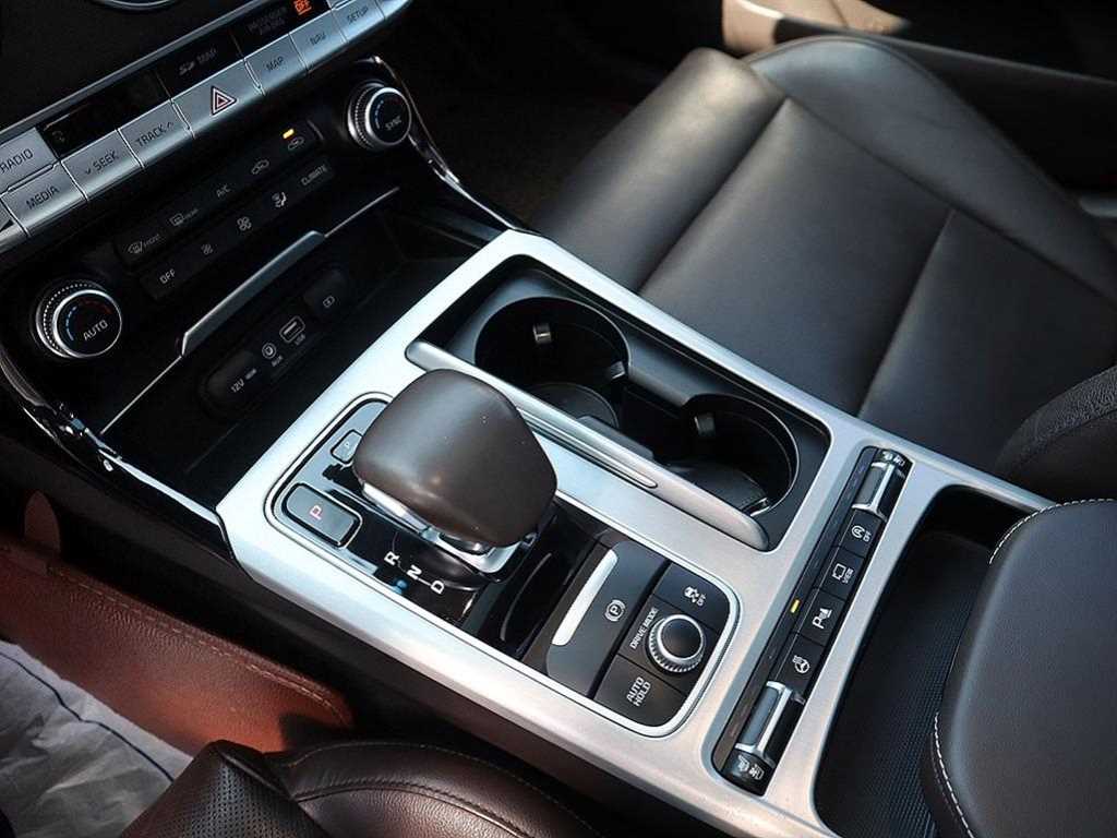 KIA Stinger - Vista 12