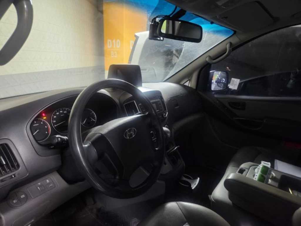 HYUNDAI Starex - Vista 4