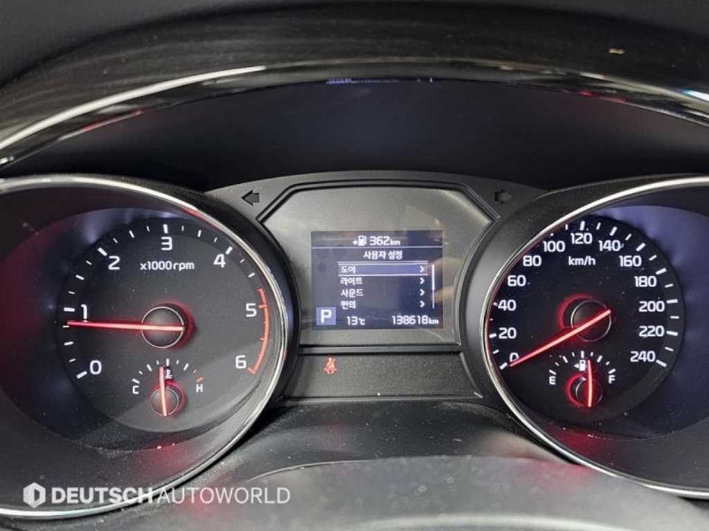 KIA Carnival - Vista 8