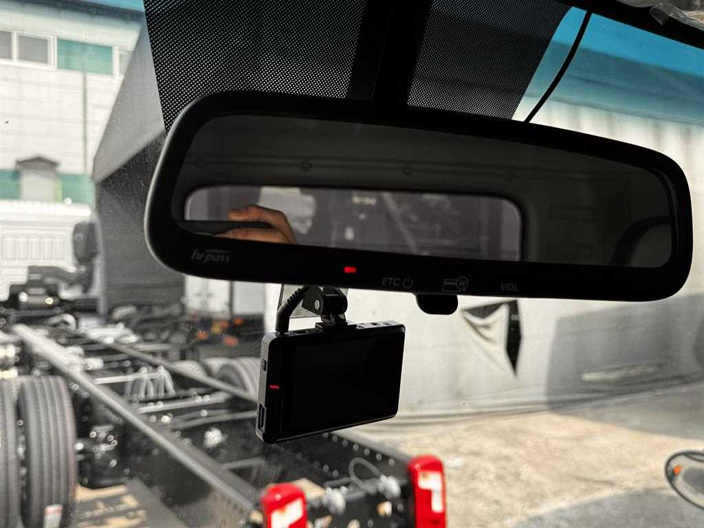 medium and large cargo truck - Vista 7