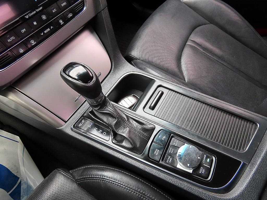 HYUNDAI Sonata - Vista 10