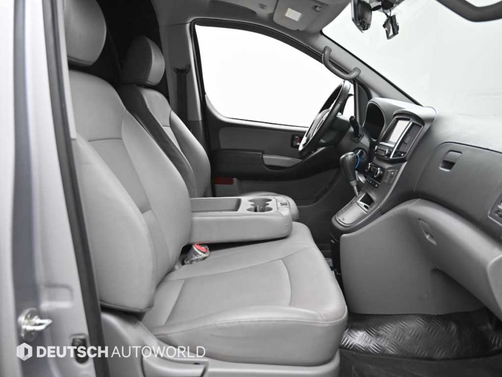 HYUNDAI Starex - Vista 10