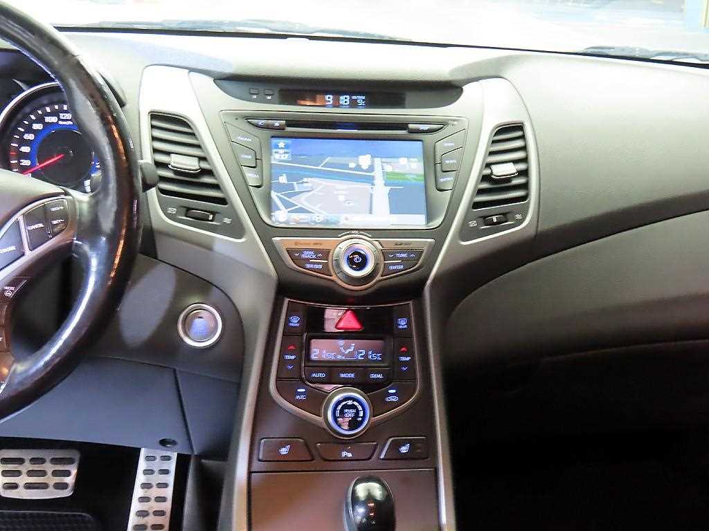 HYUNDAI Avante - Vista 11