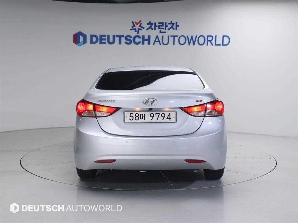 HYUNDAI Avante - Vista 4