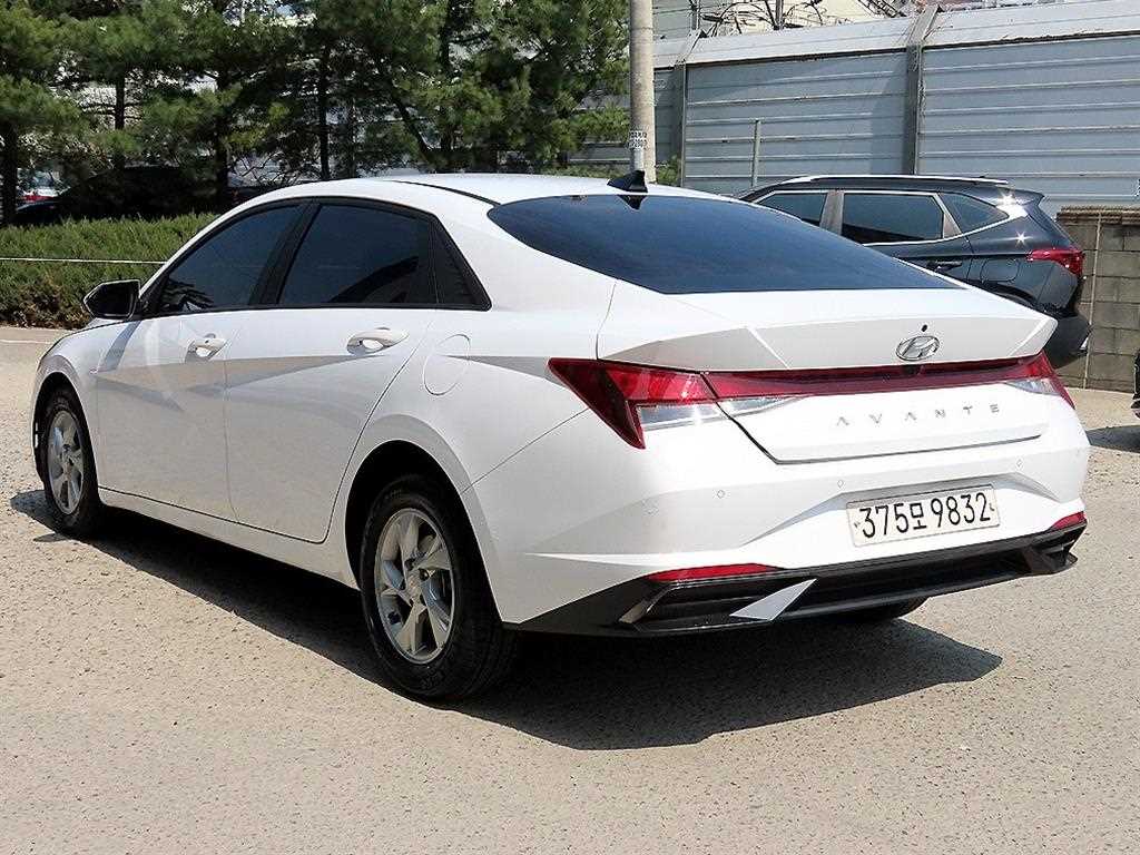HYUNDAI Avante - Vista 3