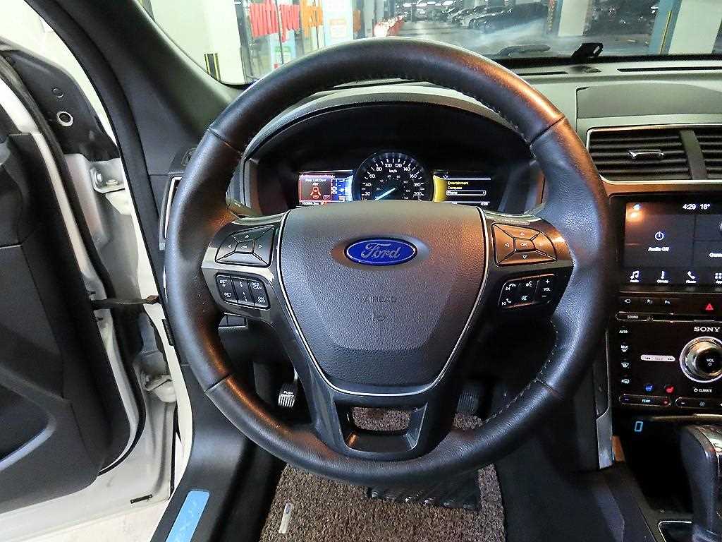 Ford Explorer - Vista 8