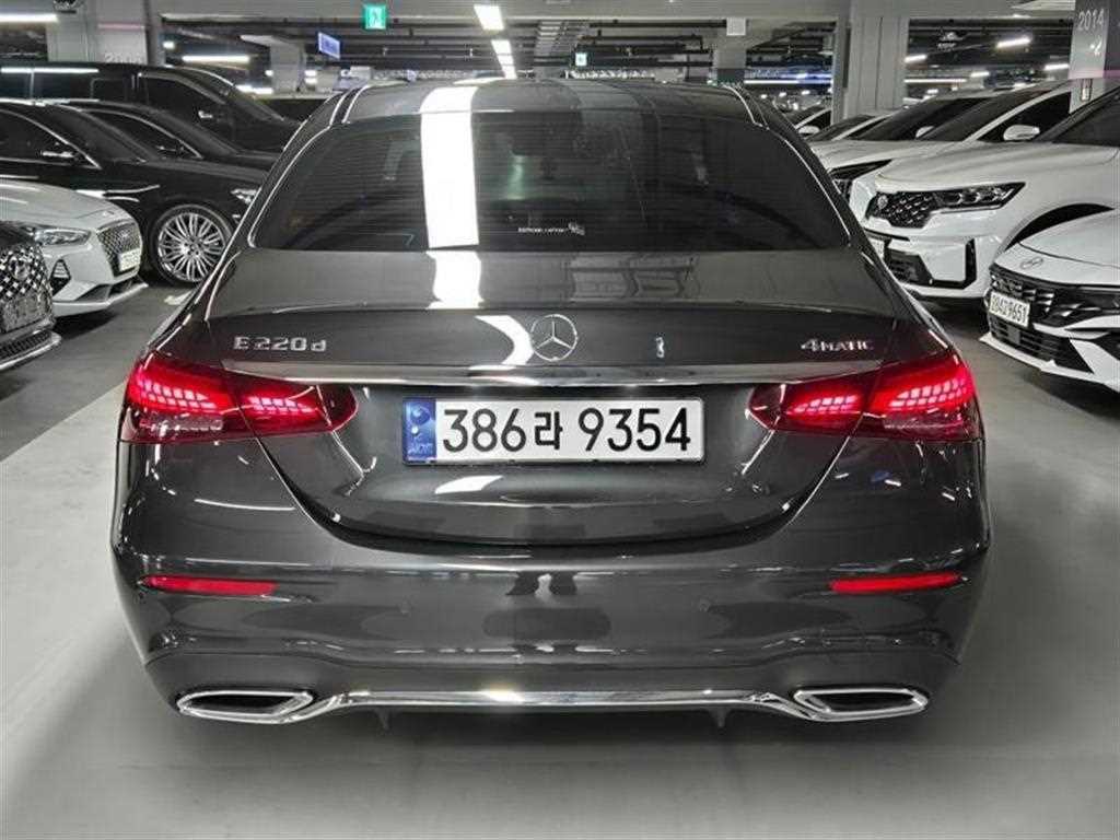 Mercedes Benz E class - Vista 4