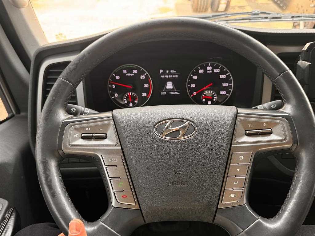 medium and large cargo truck - Vista 5