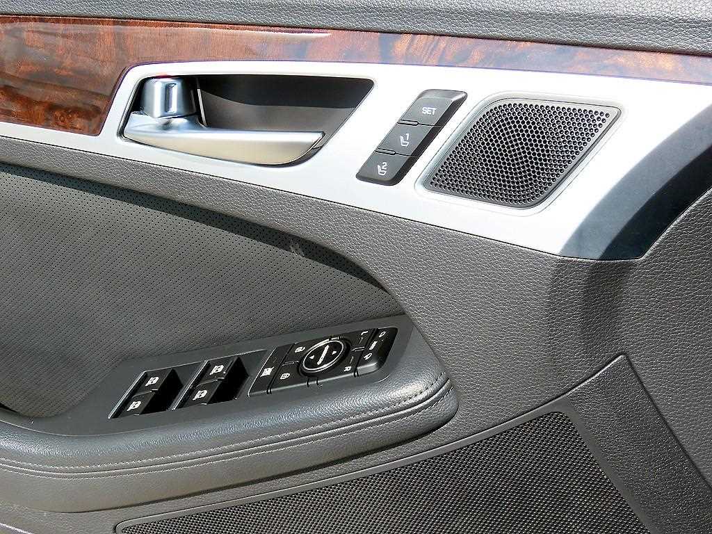 HYUNDAI Genesis - Vista 12