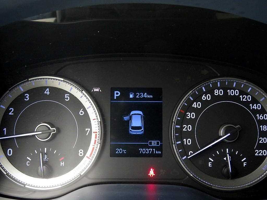 HYUNDAI Venue - Vista 11