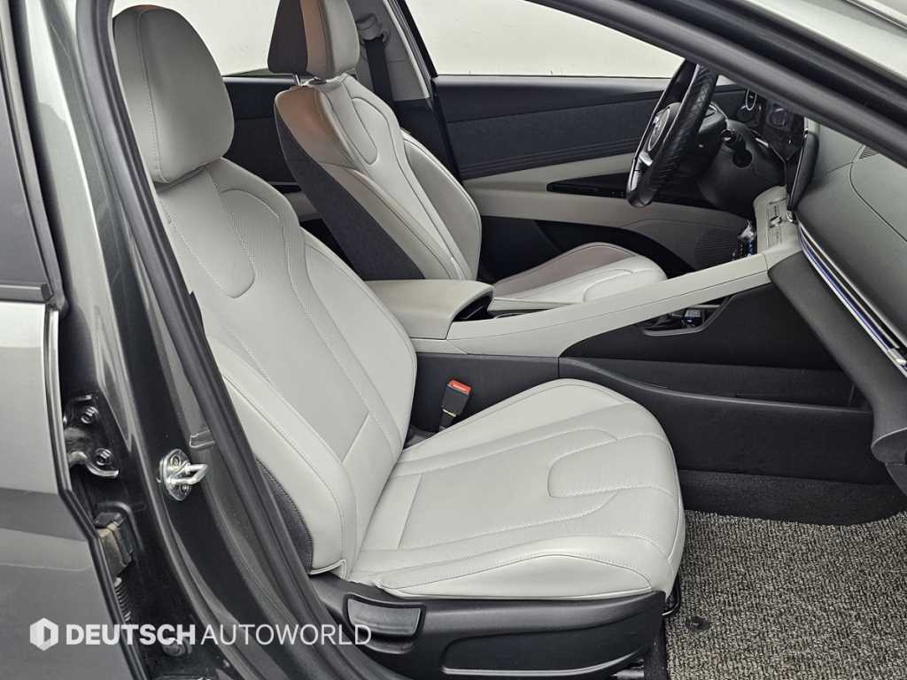 HYUNDAI Avante - Vista 10