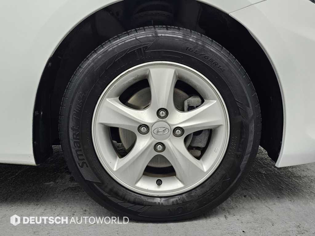 HYUNDAI Accent - Vista 5