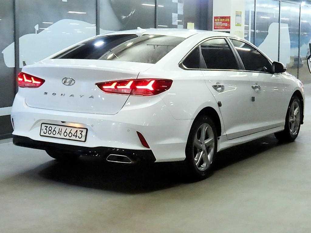 HYUNDAI Sonata - Vista 4