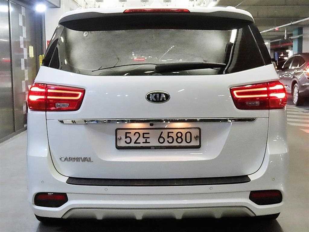 KIA Carnival - Vista 5